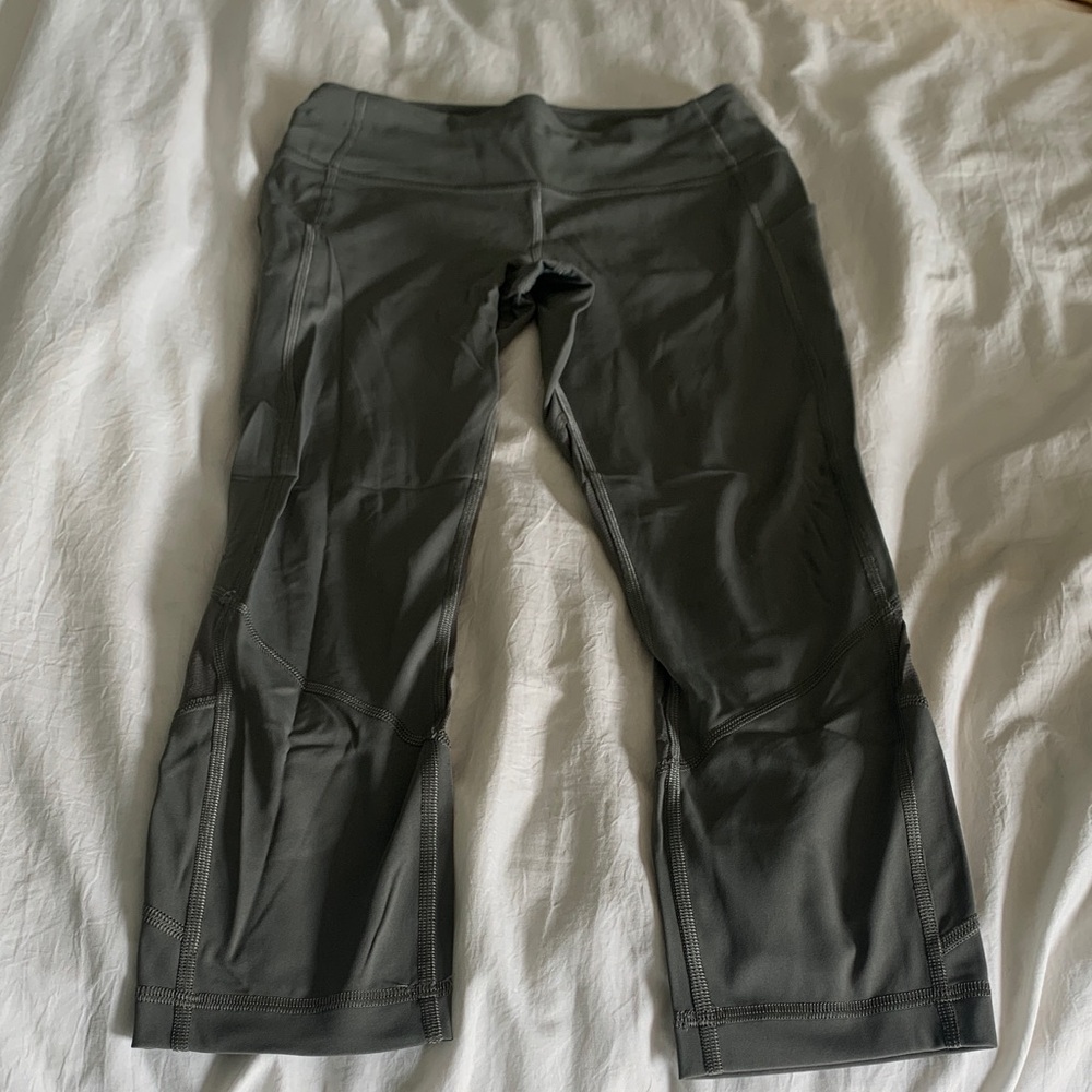 Lululemon Women’s Olive Green Crop Leggings